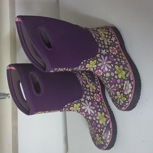 Girl's Bogg snow boots